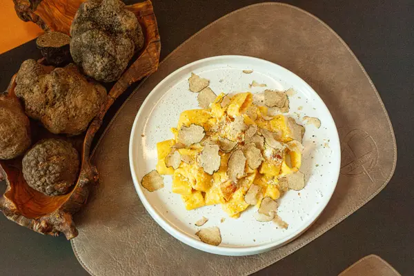 Carbonara al Tartufo Nero